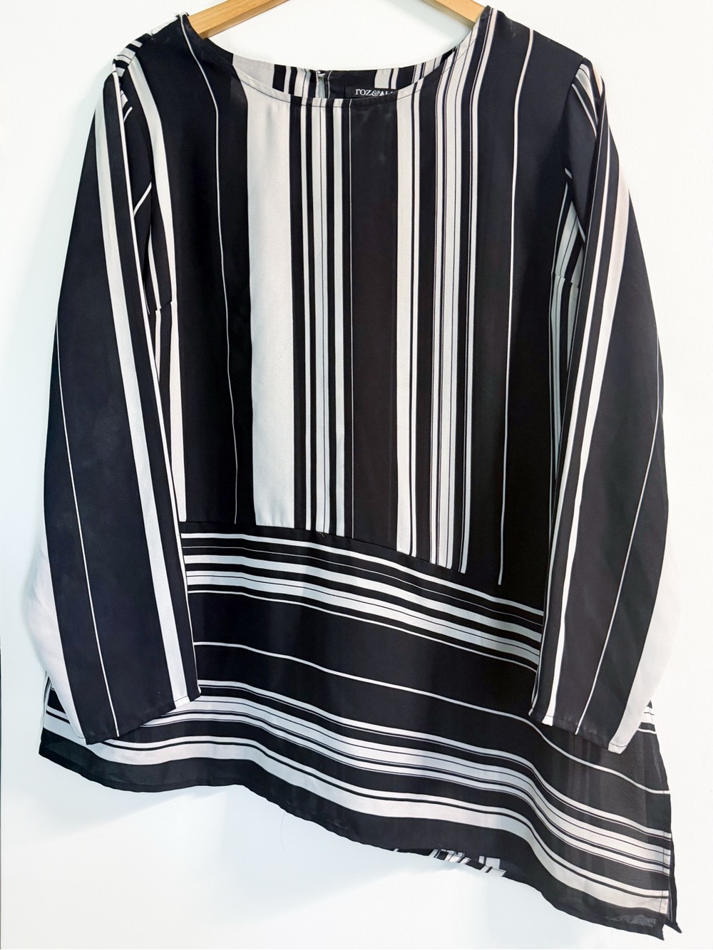 Roz & Ali Women’s XL Black White Striped Asymmetrical Blouse 3/4 Sleeve